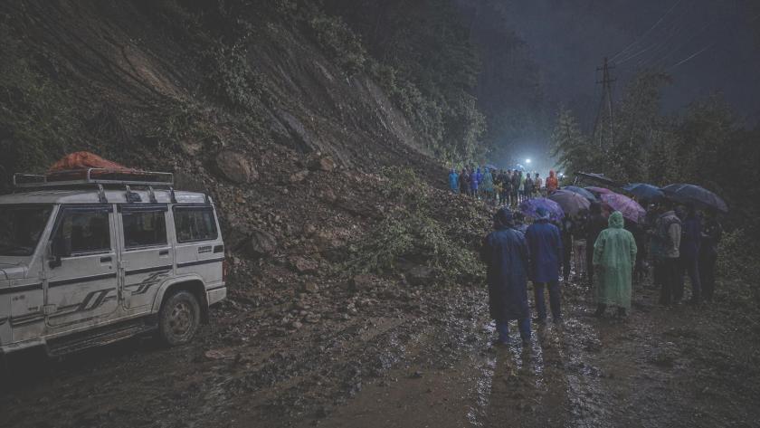 दोलखामा पहिरो : ४ महिनाकी शिशुको मृत्यु, आमा घाइते